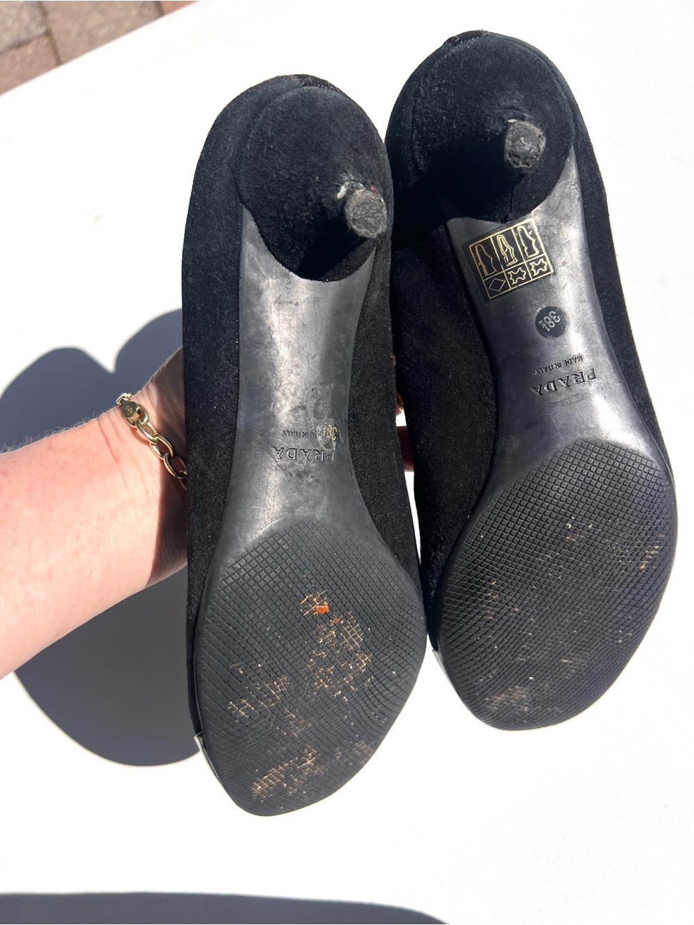 Prada Black Suede Round-Toe kitten Heels 38 1/2 8.5 - Picture 8 of 8